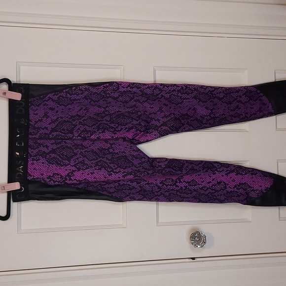 Dundas MAGENTA PYTHON LEGGING - Picture 12 of 15